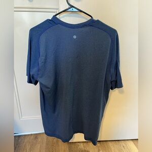 Men’s lululemon workout tee